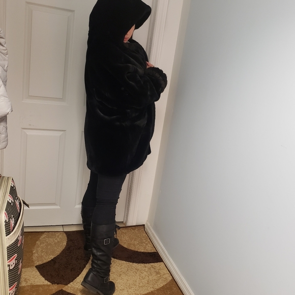 Furrrocious Faux Fur Coat - Picture 7 of 10